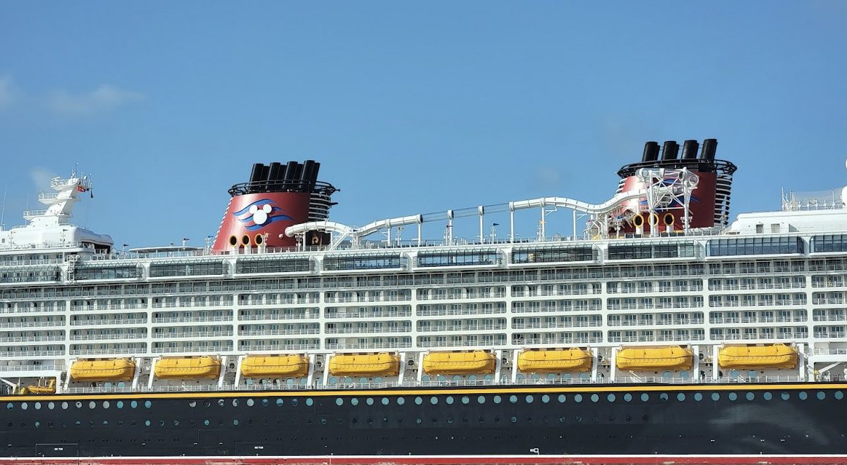 X_Jose78's tweet photo. En este si me voy yo! #DisneyShip https://t.co/DnVw9x1MuU