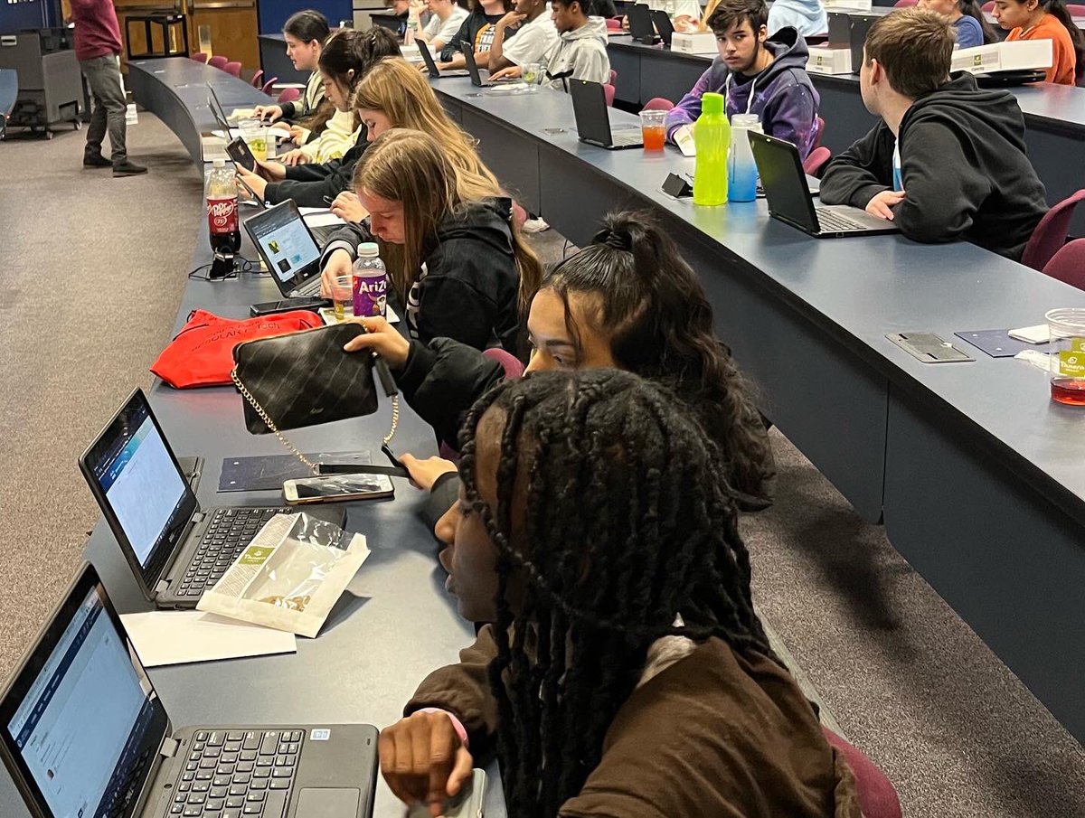 CTE_Buffalo's tweet photo. PTECH BESOLAR students from South Park High School are connecting with P-TECH from Niagara Falls High School for @NYPAenergy Career and College Mentoring series. Students learned about the recent atomic fusion breakthrough, power plant energy conversion processes &amp; resume writing https://t.co/qCRMB8GnL6