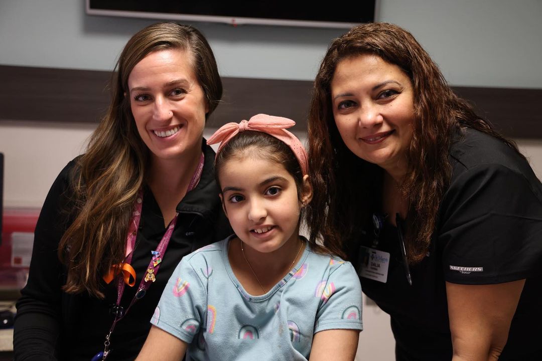 claireshannonmd's tweet photo. So proud of our brave patient, Mary! Her progress has been remarkable so far, and we look forward to seeing what her future holds.π #orthopedics #pediatricorthopedicsurgeons #limbdeformitycorrection #orthopedicsurgeon #womeninmedicine #womeninorthopedicsurgery https://t.co/Syy1uET1vZ