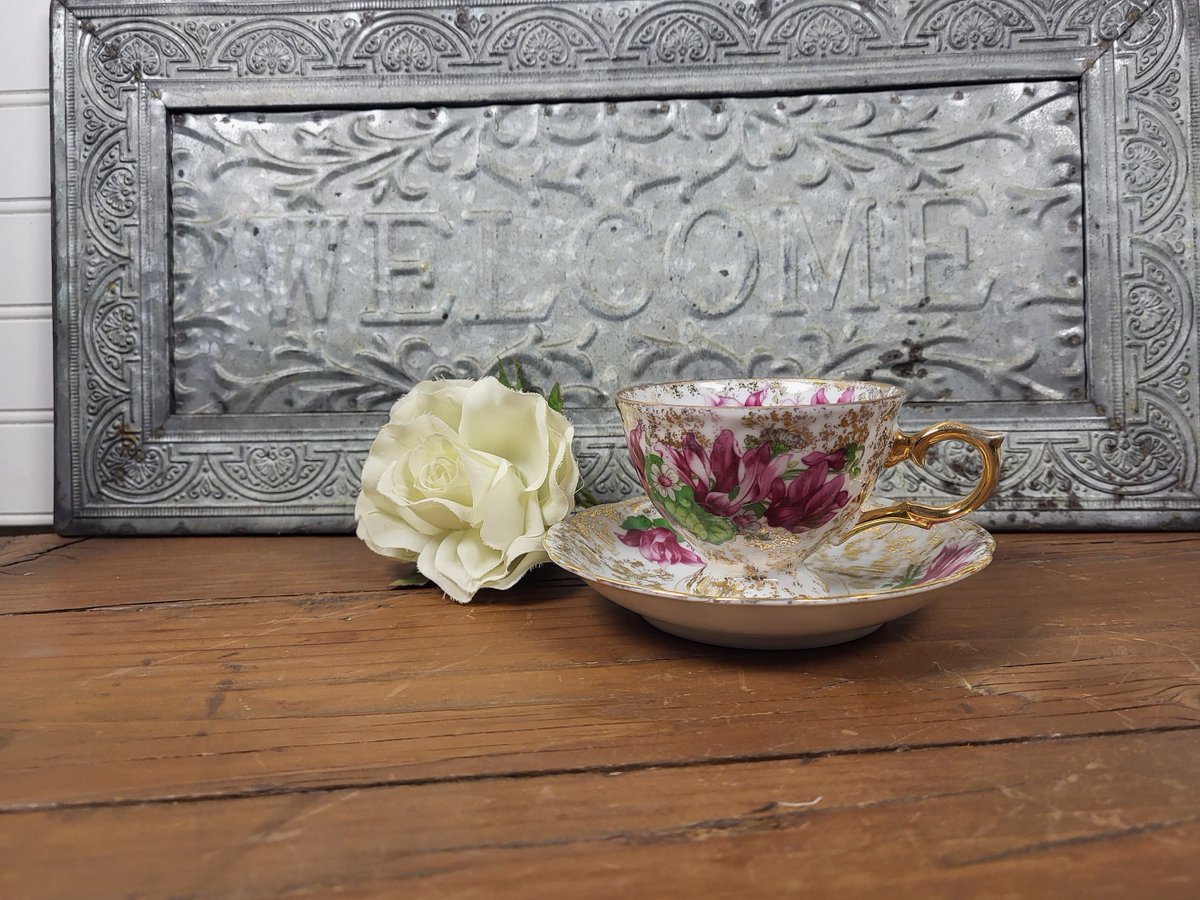 skimperscamp's tweet photo. Excited to share the latest addition to my #etsy shop: Vintage Bone China Tea Cup and Saucer - Floral Motif with Gold Gilt https://t.co/M6Zf4WOjNG #ceramic #gold #purple #teacup #bonechina #finechina #madeinengland #giftforher #giftformom https://t.co/w568M2bCiC