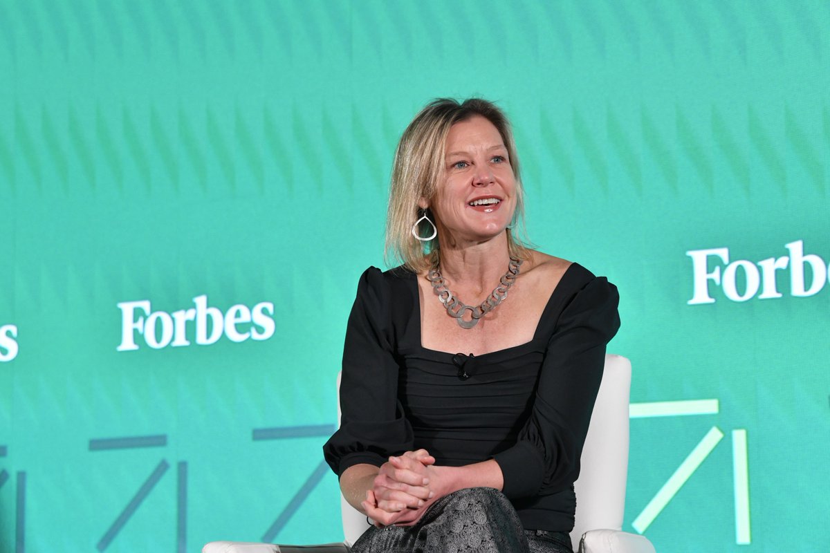 homeward_health's tweet image. Homeward Co-Founder &amp;amp; CEO @Dr_JSchneider joined the 2022 @Forbes Healthcare Summit panel "When Healthcare is Out of Reach" with @SKlasko, @KimAKeck and Bill Miller, relating her personal experience of living in rural America to Homeward's offering. 
Watch: forbes.com/video/63175061…