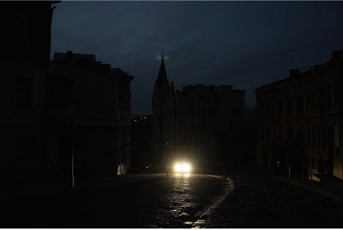 #LightUpUkraine calls to turn off the lights at 8pm on December 21, in solidarity with 🇺🇦 people, who are facing blackouts this winter due to russia’s invasion, and to help raise funds for generators for hospitals across Ukraine.

Link for the fundraiser: donorbox.org/1000generators