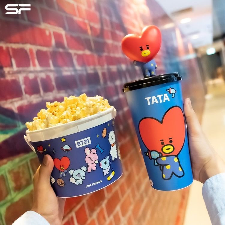 jeon_kiki22's tweet photo. @CinemarkEC Gracias tío @CinemarkEC, ahora habría la posibilidad de obtener algo así para #ArmyEC por favor 🥺 https://t.co/8TuYabq13k