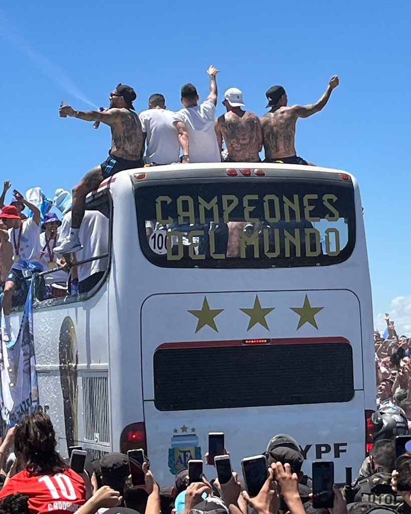 Alexisss019's tweet photo. Lo único que le faltaba a mi 2022 para que sea perfecto❤️🏆 https://t.co/70GrRal1S2