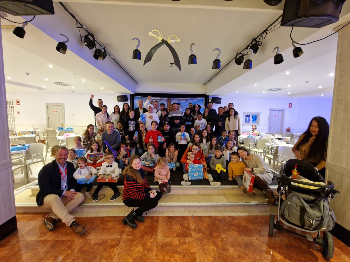 Fantástica fiesta PIRATA con los más peques de nuestra familia Pelicanera. Tarde de juegos, baile, diversión y muchas risas. Que más se puede pedir.....
#WeAreMelia <a href="/_SolPelicanos/">Sol Pelicanos Ocas</a> #navidadenfamilia