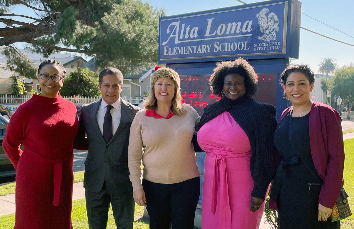 LAUSDSup's tweet photo. Magic is in the classroom at Alta Loma Elementary. Because of these two additional instruction days, students are able to access meals, counseling and social-emotional support, in the safety of their neighborhood school. #IBelieveInLAUSD https://t.co/0dz365oHBd