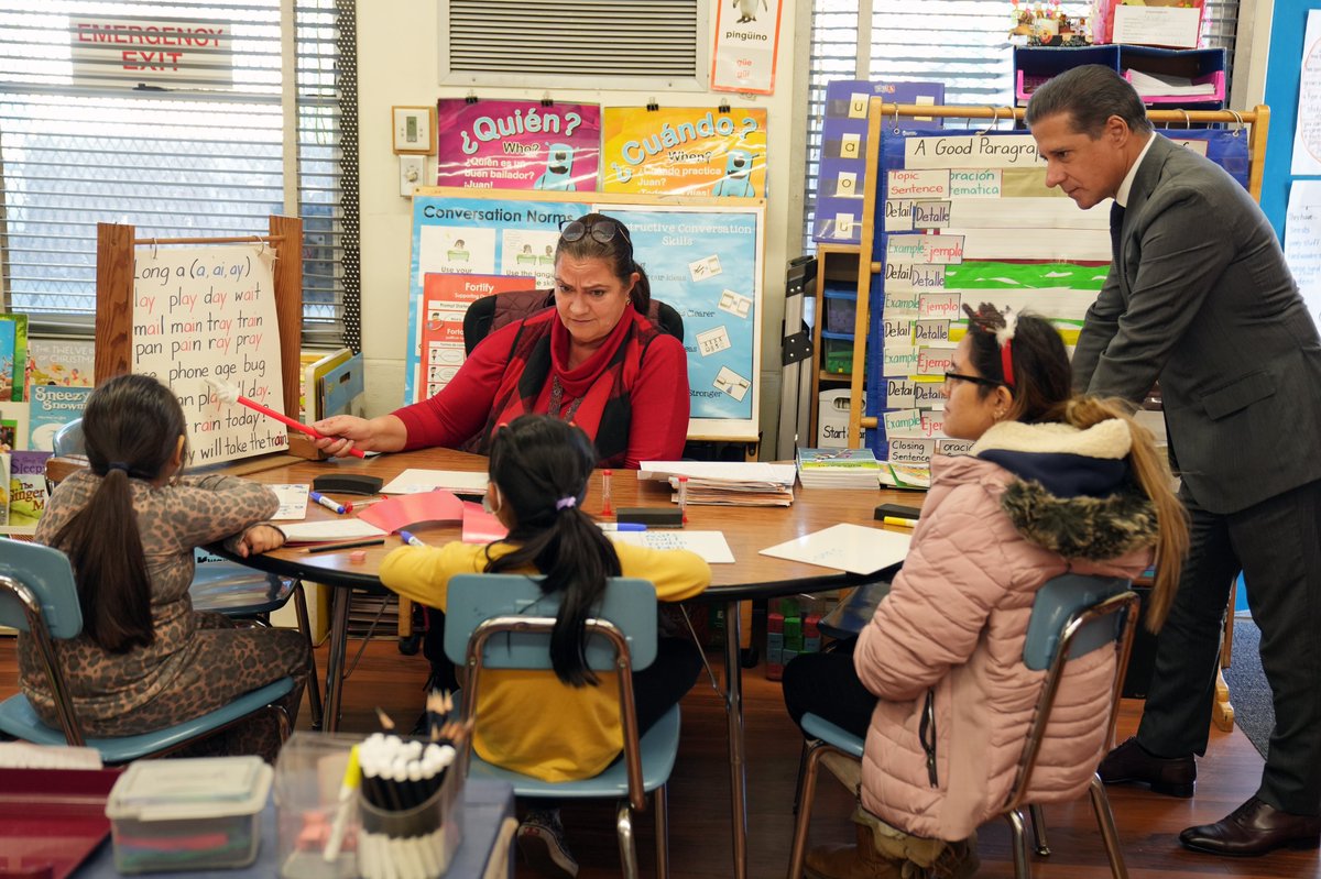 LAUSDSup's tweet photo. Magic is in the classroom at Alta Loma Elementary. Because of these two additional instruction days, students are able to access meals, counseling and social-emotional support, in the safety of their neighborhood school. #IBelieveInLAUSD https://t.co/0dz365oHBd