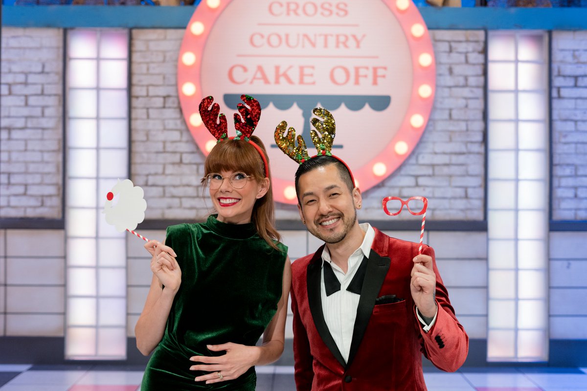 CTV's tweet photo. This is history in the baking! Canada's best cake makers come together to compete in the finale of #CrossCountryCakeOff - tonight at 9/8mt! 🎂🏆 https://t.co/meYyjLzCjY