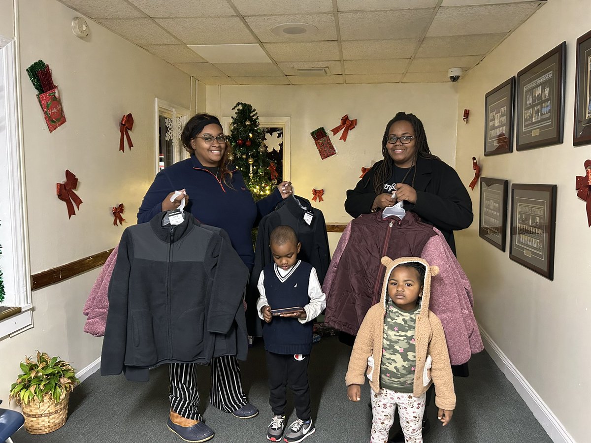 PoetryGirlInc's tweet photo. On Dec. 19, 2022, We (Making Ways) donated 14 new coats to Maxton Police Department for the kiddos in need! With all of us together, we can make a difference in our community! 
#Maxtonstrong https://t.co/8Zt6pdQHSn