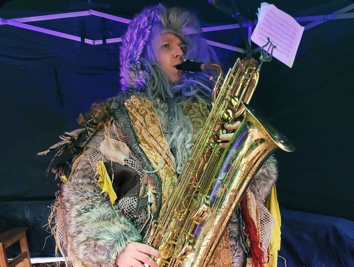 PudBand's tweet photo. Not only can we play anywhere… we can play wearing anything! 👒🧙🏼🧙🏽‍♂️🧝🏾🧝🏿‍♂️ A wonderful time playing for @this_green_moon ‘s fantastic Christmas trail the last two weekends🎄❄️🎅🏼 #christmastrail #thisgreenmoon #elves #trumpet #streetband #york #leeds #yorkmusicscene #saxophone https://t.co/IHh6wDX0lX