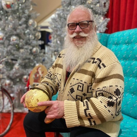 ShopAtPioneer's tweet photo. He has planned all year and there are just a few days to go until showtime! Stop in and visit Santa, traditional or hipster, today. https://t.co/mSVYoqUszA