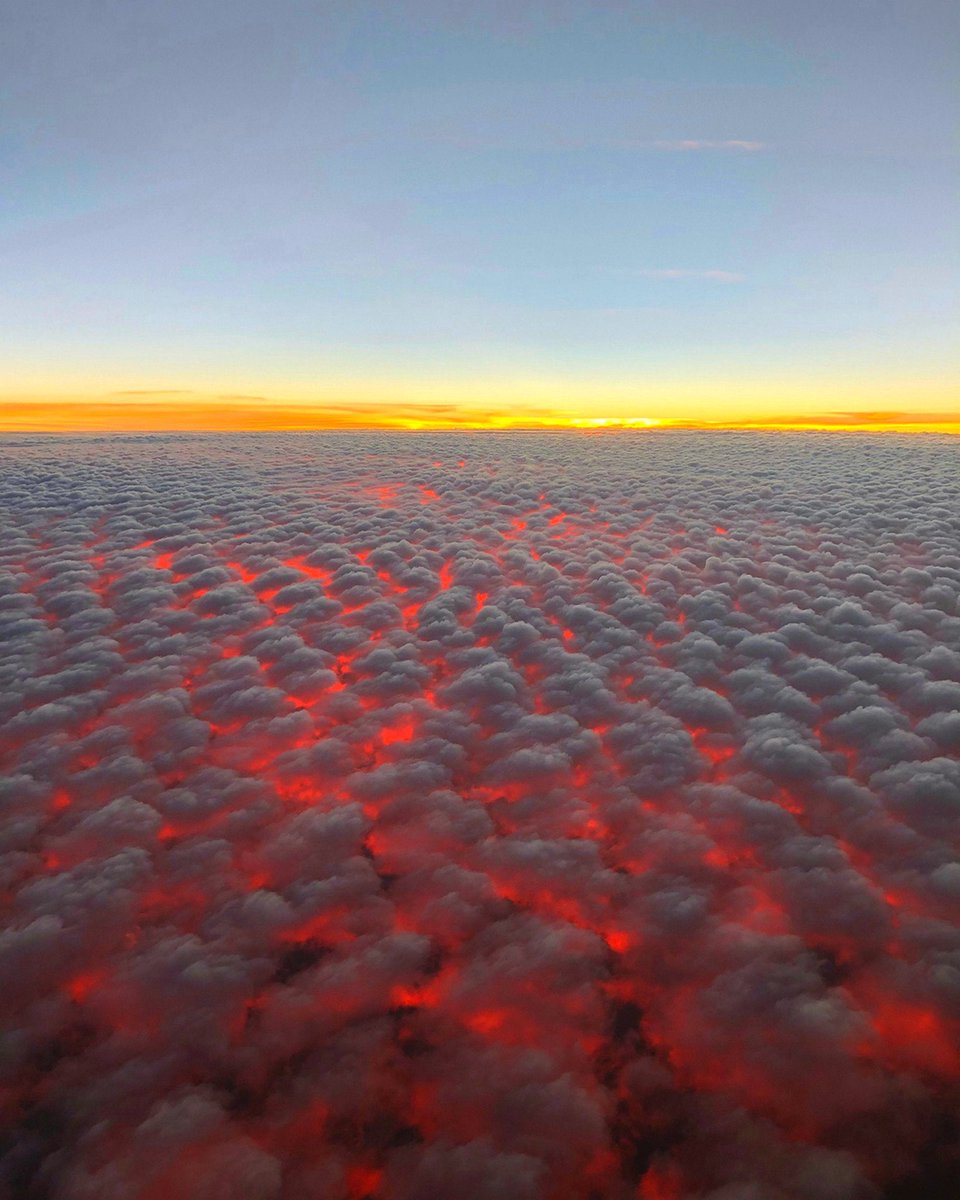 uhd2020's tweet photo. Sunset from above the clouds! https://t.co/1UprsWuey7