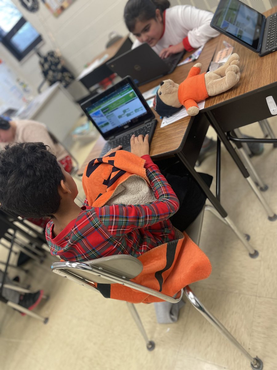 EngstromJen's tweet photo. More super coders at Waterbury!! #esd20learns @hourofcode #grit https://t.co/CgYzn3rgWP