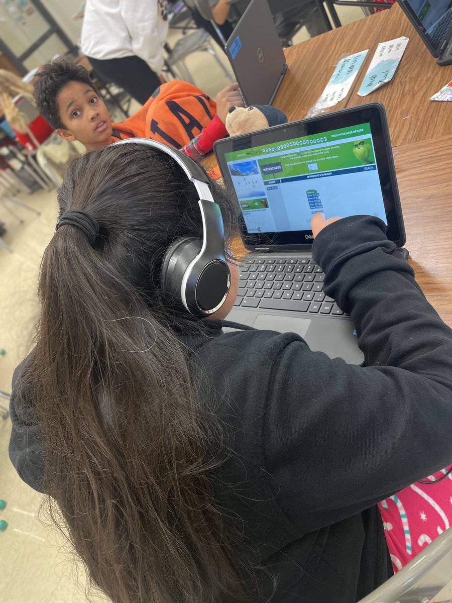 EngstromJen's tweet photo. More super coders at Waterbury!! #esd20learns @hourofcode #grit https://t.co/CgYzn3rgWP