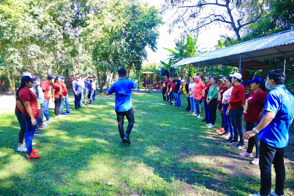 TejidoSocialSv's tweet photo. 🧗♀️✅ | El taller que forma parte del diplomado de gestión comunitaria, se llevó a cabo en el ecoparque de la fundación @CCPabloTesak, con el equipo de la @Alcaldia_Apopa y @NejapaAlcaldia.
#ElSalvador | #TejidoSocial | #PabloTesak https://t.co/DYWeCeL1Xm