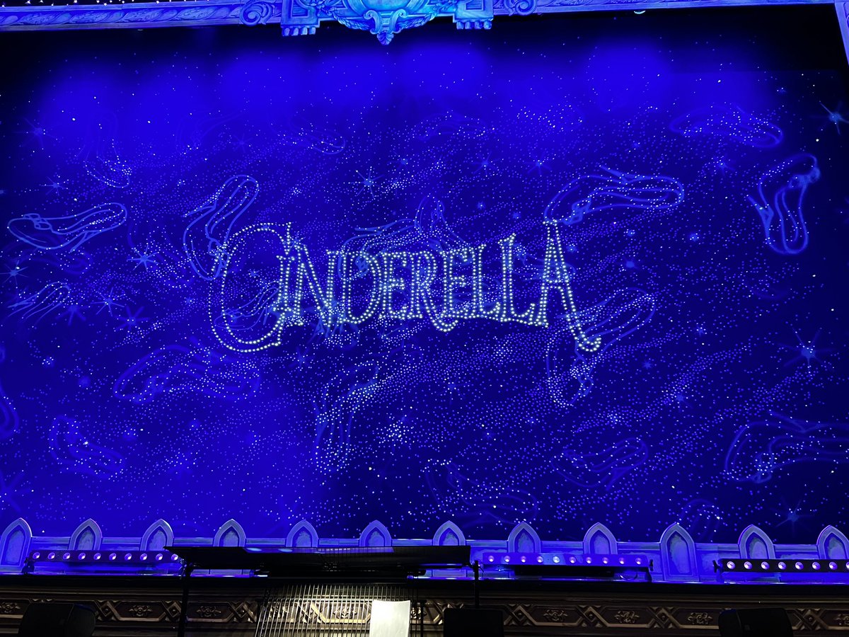 ChrisBooth41's tweet photo. Fabulous Panto at Belfast! Stunning theatre, and terrific atmosphere! Costumes and Scenery were superb, Crossroads really know how to do the best productions! Excellent dancers and super choreography, and the guy playing Buttons was absolutely Brilliant 🤣🤣🤣. #GrandOperaHouse https://t.co/E5hmri5hKG