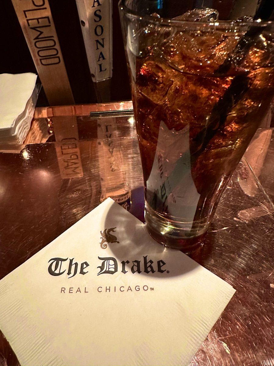 Happy Holidays, @DrakeChicago 🎄❤️🥂 #realchicago #franksentme #mykindoftown