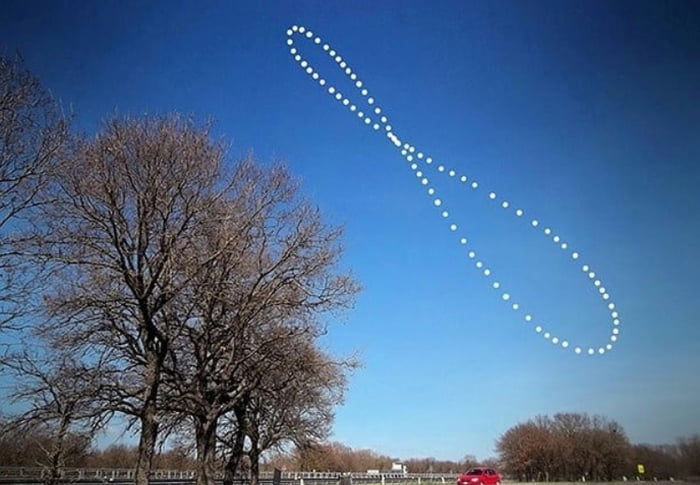 Phymathinfo's tweet photo. #didyouknow This is the means by which sun looks when you take pictures at same time at same spot consistently for a year. This is called ANALEMMA.
#physics | #Facts | #phymath https://t.co/8V41GKQSXM