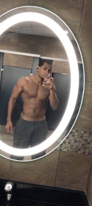 Watch Lµ§†𝓡𝓪𝓼𝓱𝓪𝓭 6'5❌️215's leaked NSFW photo on TwXstars