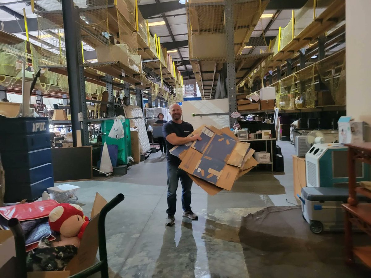 Volunteers from <a href="/SouthStateBank/">SouthState Bank</a>  joined us this morning to sort dishes and linens, organize clothing donations, and deconstruct mattresses! Thank you for your help!