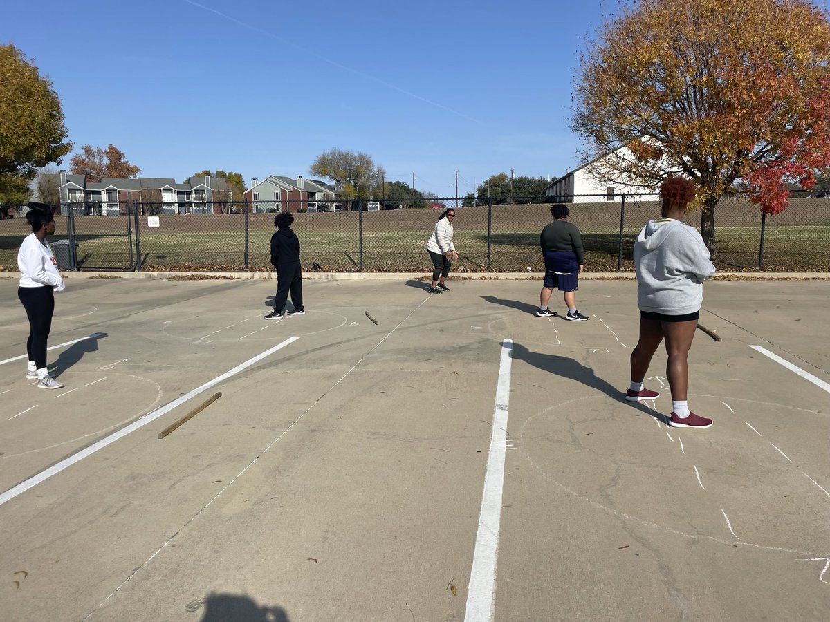 CoachKHayesTF's tweet photo. Thank you to the 🐐@ThrowSumthin for coming out and learning us a thing or two in shot/disc! I’m a huge fan and she had me wanting to toss that disc!! My girls were so excited to learn from her and we can’t wait to implement what we’ve learned! @mhsliontrack #ThrowSumthin https://t.co/kq5vpCfR5T
