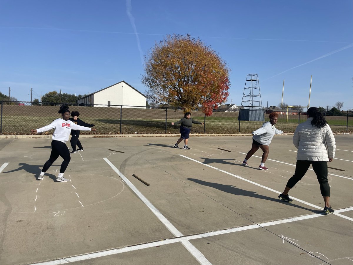 CoachKHayesTF's tweet photo. Thank you to the 🐐@ThrowSumthin for coming out and learning us a thing or two in shot/disc! I’m a huge fan and she had me wanting to toss that disc!! My girls were so excited to learn from her and we can’t wait to implement what we’ve learned! @mhsliontrack #ThrowSumthin https://t.co/kq5vpCfR5T