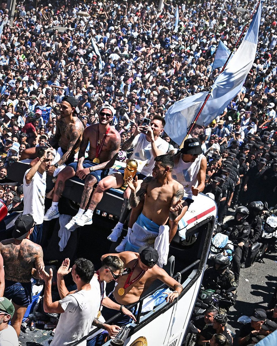 CutiRomero2's tweet image. 5 MILLONES , nadie va a poder entender nuestros sentimientos 
Gracias argentina