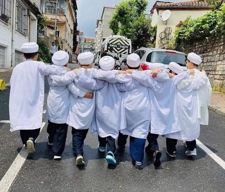 هذا هو الجيل اللذي يبنيه الطيب أردوغان. 

– اللهم زد وبارك.