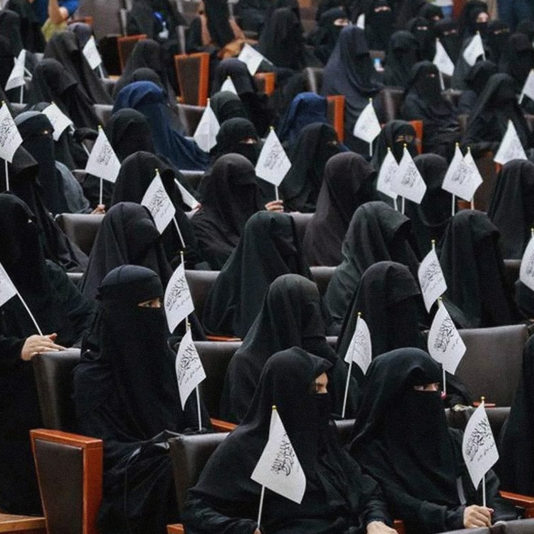 nexta_tv's tweet photo. ❗️Taliban announces that Afghan women are no longer allowed to study at universities

According to a statement from the Ministry of Education, the restriction takes effect immediately and indefinitely.

Last year, Taliban banned girls from attending high school. https://t.co/vERo9pEzjW