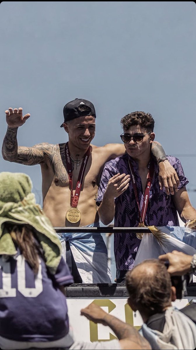 El olor a sexo que emana esta foto por dios