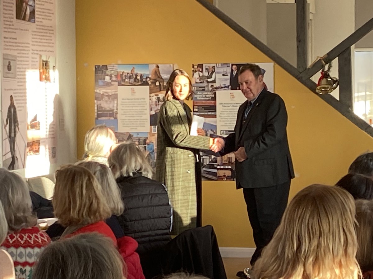 Old Low Light 💙 tweet media