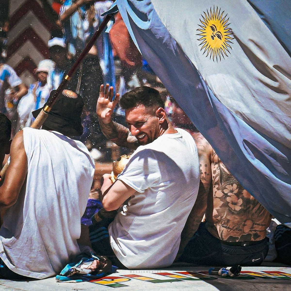 giraltpablo's tweet photo. Si pudieras tenerlo un minuto enfrente tuyo, ¿qué le dirías a Lionel Messi? https://t.co/bHAOZUqqf9