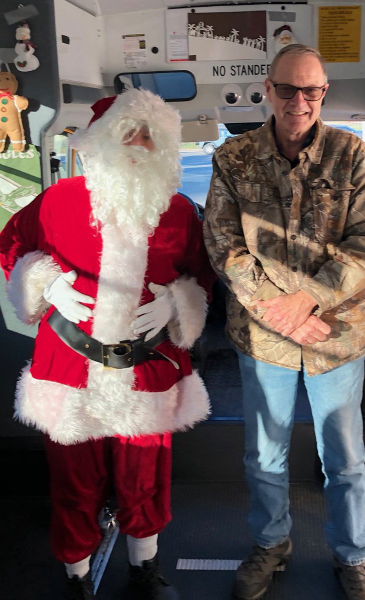 LevyBus's tweet photo. Santa spotted on bus 476 today. 

Driver and his aide wish you a Merry Christmas during this fun Holiday Season. https://t.co/5LyyGF27Gu