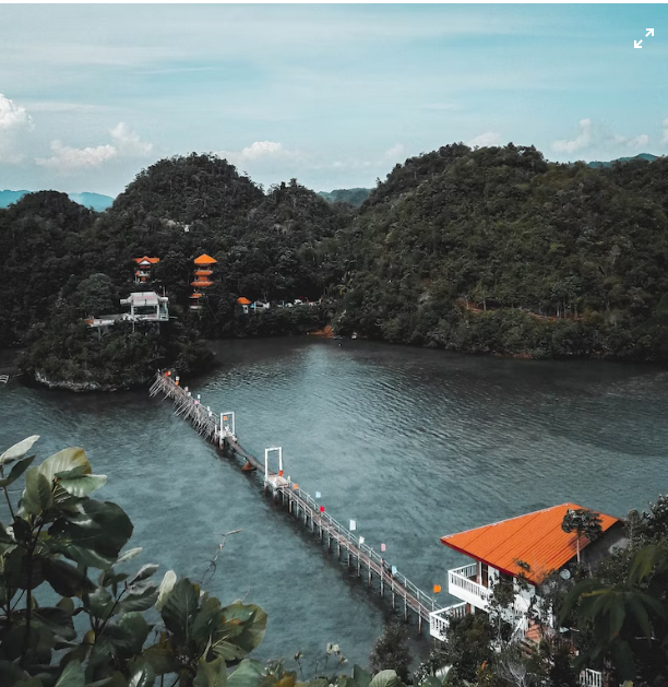 2000Islands's tweet image. Negros is an island in the central Philippines, located in the Visayas region. It is the fourth largest island in the country and is known for its sugarcane plantations and the production of sugar. 

#Travel 2000islands.com/negros-city/