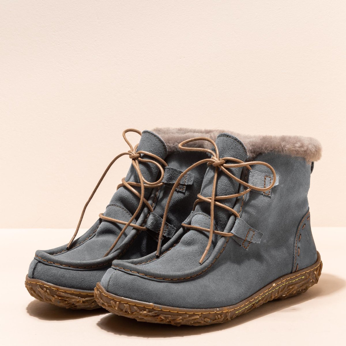 elnaturalistaen's tweet photo. NEW 🪹 Mod. 5449 NIDO ELLA 🪹 https://t.co/CpFNCYsV4d

100% natural wool insole and lining, combined with soft, handcrafted Lux Suede and Pleasant leathers in winter color ❄️💫.
.
XMAS15 coupon 👉🏻 15% OFF.
...
#ElNaturalista #xmas15 https://t.co/i5CrQBFeH9