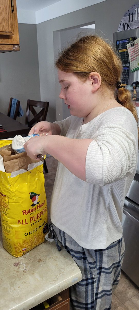 We're making your bread again, <a href="/alaskaham/">𝕄𝕚𝕞𝕚 💓 𝕂𝕃𝟝𝔾𝕌</a>; this time we're experimenting with a garlic and rosemary twist, which was my daughter's idea.

The first loaf was absolutely amazing! <a href="/VA7USD/">VA7USD</a> and I devoured it during our camping trip.