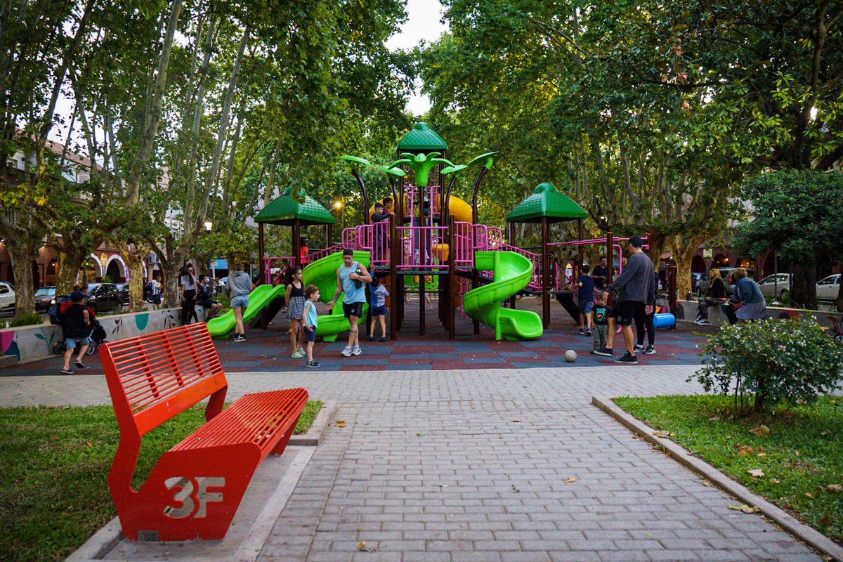 Municipalidad3F's tweet photo. 🌳❤️ Transformamos la Plaza Plate de #CiudadJardín en un espacio renovado, más lindo y seguro, para que las familias sigan compartiendo momentos de calidad en un centro social, comercial y gastronómico tan importante en el barrio. https://t.co/B4Xp6kb2cj