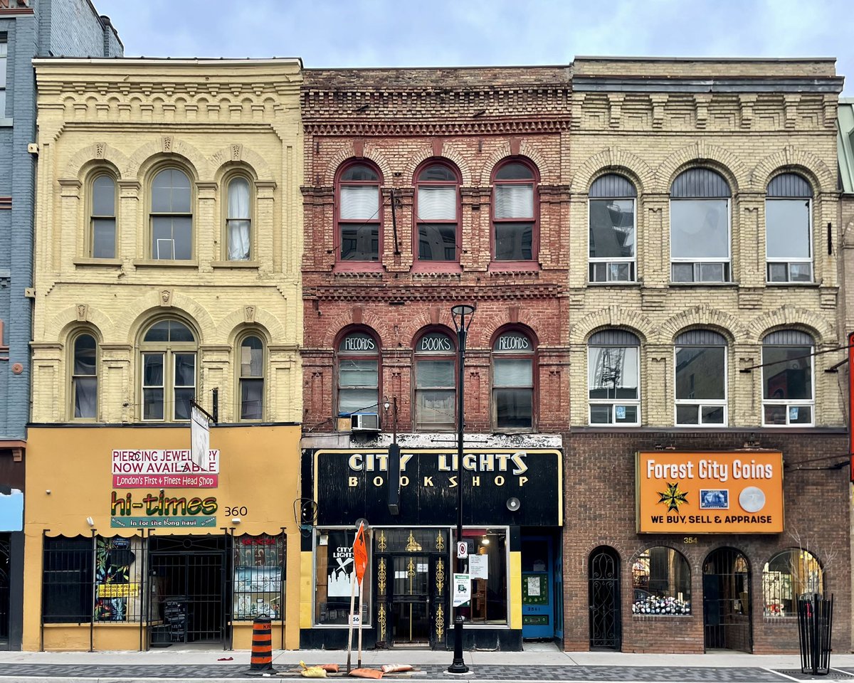 JoshLipnik's tweet photo. City Lights Bookshop 📚
London, ON https://t.co/68t2GB7t5R