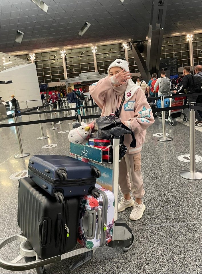 Tania80561753's tweet photo. Safe flight Kaka....
Semoga selamat sampai negara tercinta @Indonesia
Puas Yaa udah nonton Piala Dunia & now harus ninggalin papa mama yg tinggal di sana....
And thanks udah beliin Tante kaos bola buat si bocil walaupun bukan kaos idola ttp senenglahโค๏ธ๐
#pagiall๐ช https://t.co/2hQGFBIYOG