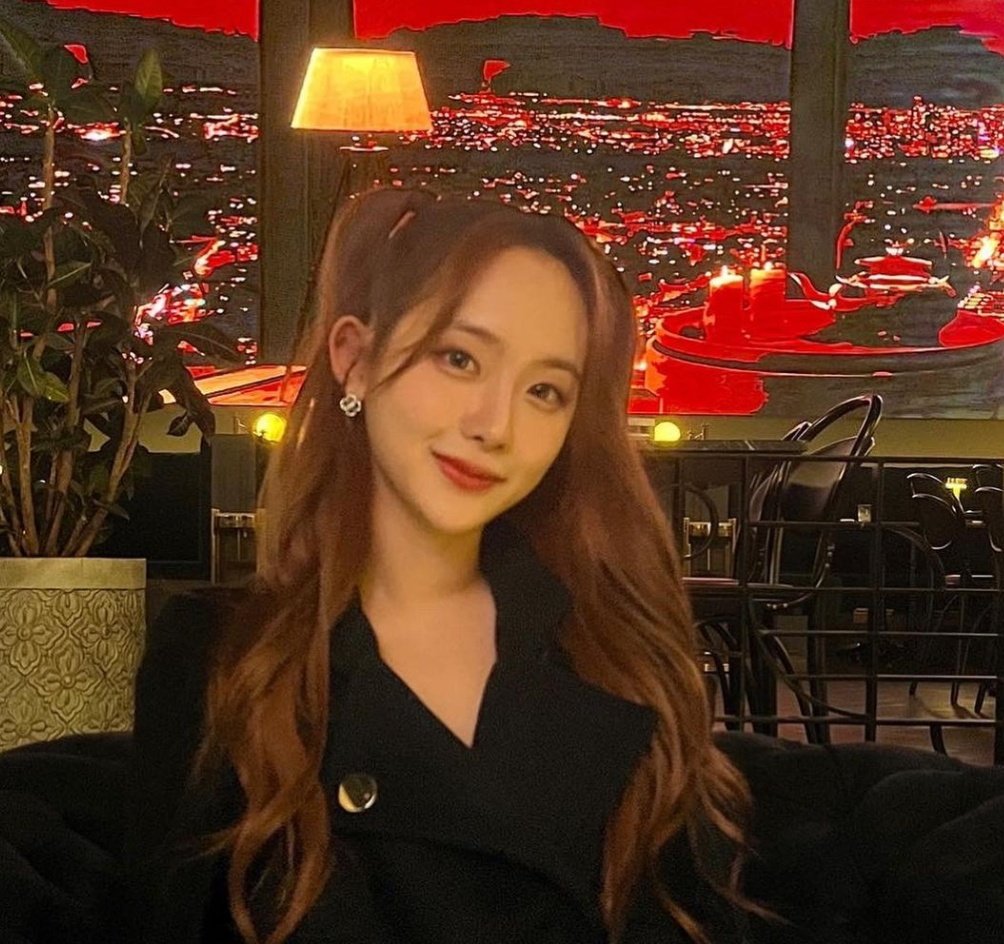 bugaboo_thinker's tweet photo. 📸🦋 [201222] Instagram update. 

" photo by. Yuna 💕" https://t.co/zx0nes2MYw