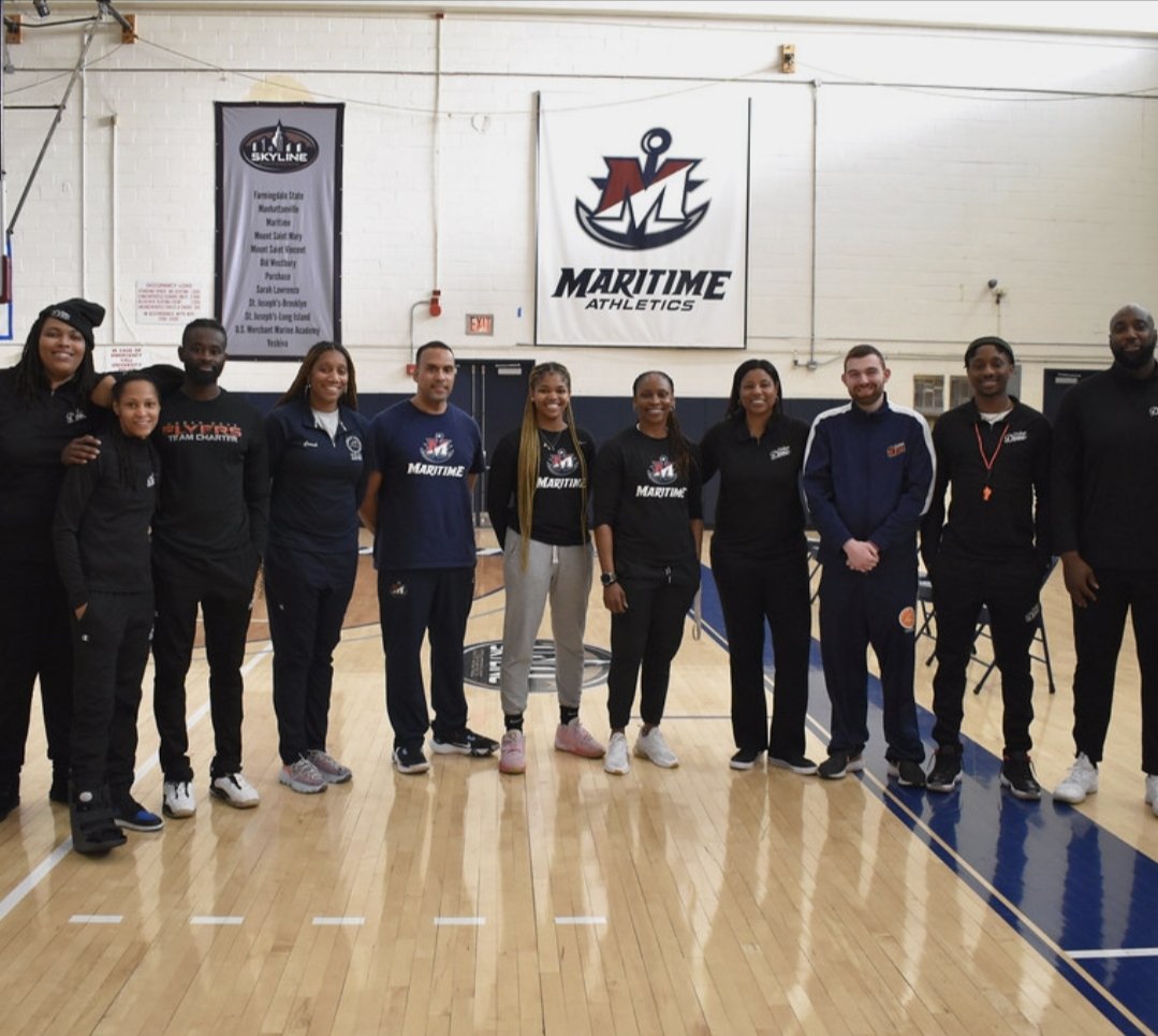 A day full of instruction and building fundamental tools...All good vibes.🙌🏾
🏀⚓️🏀
<a href="/UrbanDoveNY/">Urban Dove</a>