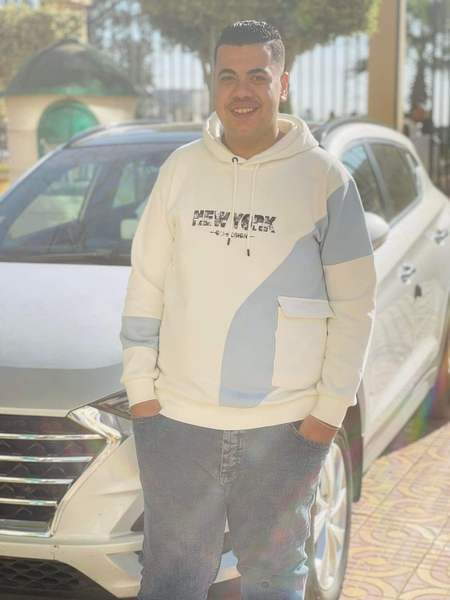 "كلب المصلحه مبدأ اوعى تصدق اللى يقول غير كده".👍