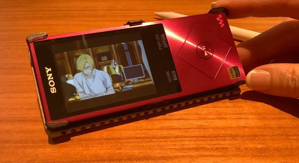 私のBFロケ地捜索の相棒です👀
録画したTV放送をオーディオに転送できる機器。
このたった4インチの画像を頼りにNYの街中をとにかく歩きました。
ロケ地を巡ると、どれだけの愛情を持って制作してくれたかを本当に実感しました。
㊗️ありがとうアニバナ4周年🎉感謝