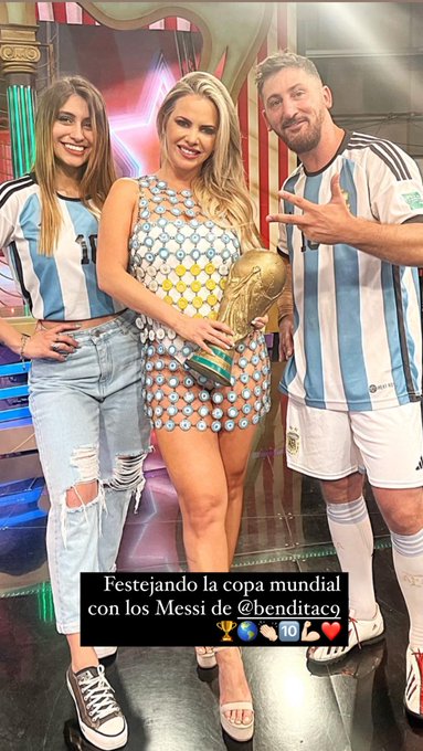 Festejando la ? con los Messi de @BenditaOk ❤️?????? https://t.co/Iy3mN92Kd3
