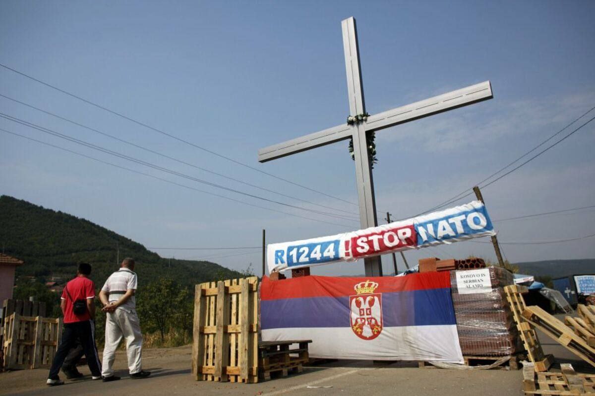Halexyt's tweet photo. Domani, presso una delle barricate (Croce di #Rudar) si svolgerà una manifestazione vs la repressione delle autorità albano/kosovare. #Metohija. I serbi chiedono: rilascio connazionali detenuti illegalmente, ritiro "polizia kosovara" dal nord del #Kosovo e fine 👇#serbia https://t.co/x2NcEzVqm6