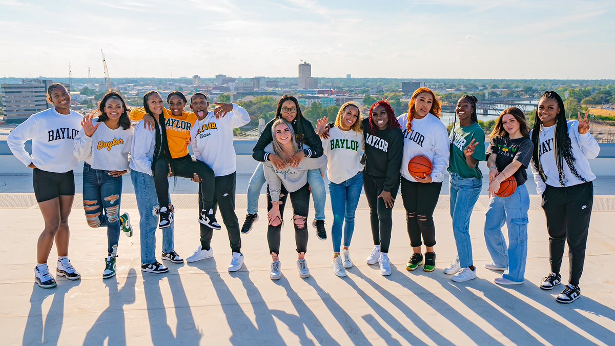 From our family to yours 💛
Merry Christmas, Baylor fam! 🎄

#SicEm | #GreaterThan