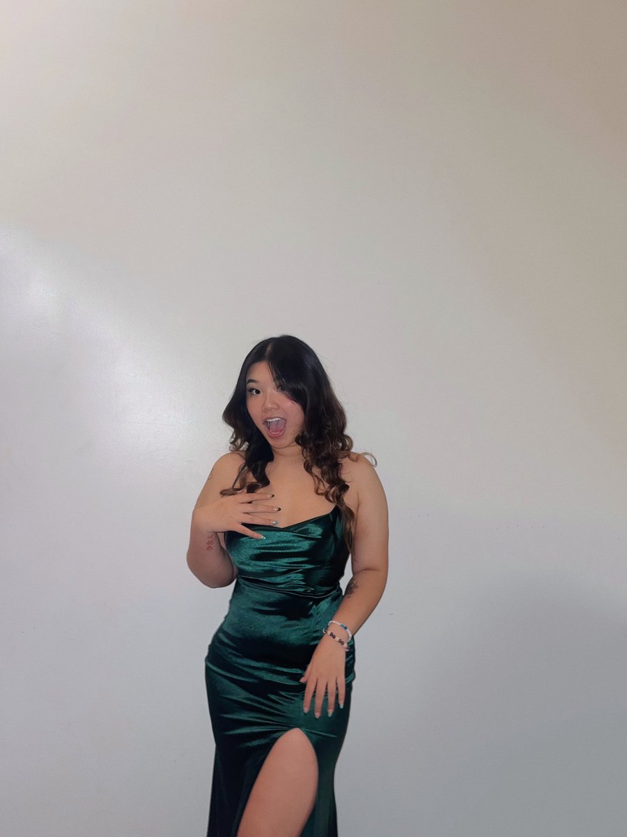 anniedinhh's tweet photo. put me on your wishlist 🍾 https://t.co/eg1FOF30B6