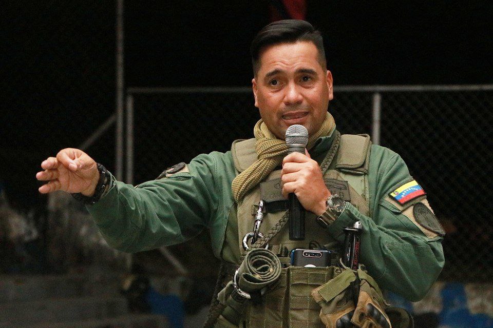 En el marco de la Gran Misión Negro Primero, el Cmdte Gral de la <a href="/ArmadaFANBVzla/">Armada_ve</a>, ALM <a href="/AnibalBritoHer1/">Aníbal José Brito Hernández</a>, a través de la <a href="/FundabOFL/">Fundación de la Armada Bolivariana</a>, realizó entrega de material médico quirúrgico, medicamentos y kits deportivos a los combatientes de la <a href="/ab_brimf7/">AB_BRIMF7</a>, Guardianes Fluviales del Orinoco.