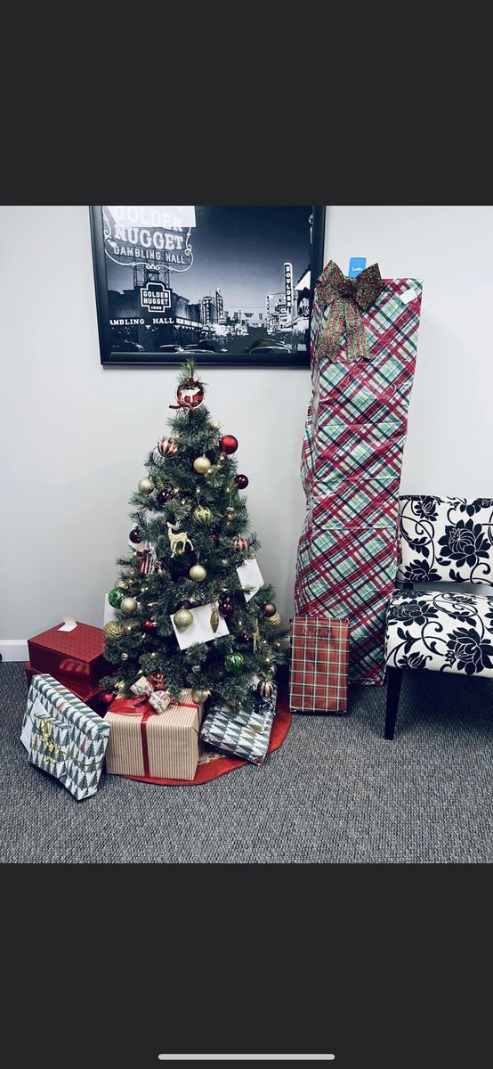 WTKaylin's tweet photo. Secret Santa at the @WagerTalk office 🎄❤️ 🎅🏻 I’m so happy @ChrisClipThat liked his gifts 😁 I love my new WT fam ❤️ https://t.co/mMtQk6LKbS