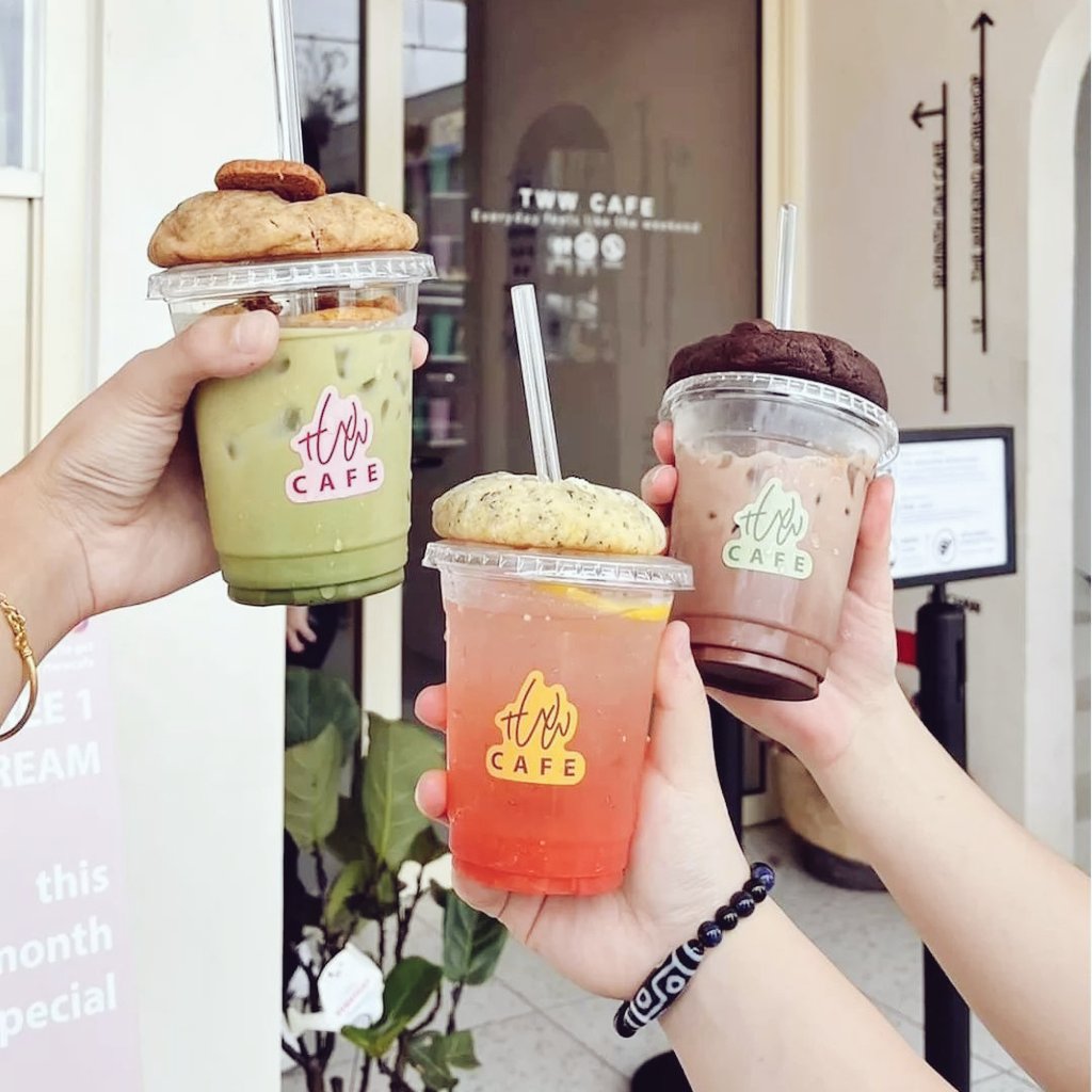 Jomkitamy's tweet photo. Kafe Dessert berkonsepkan art and baking di PJ 😍 #Jomkita

Dekat sini memang banyak dessert sedap and kalau korang minat baking boleh join dorang punya baking and art workshop jugak tau! 

Lokasi 📍:  TWW CAFE by The Weekend Workshop, Petaling Jaya https://t.co/rSahnOssZ5